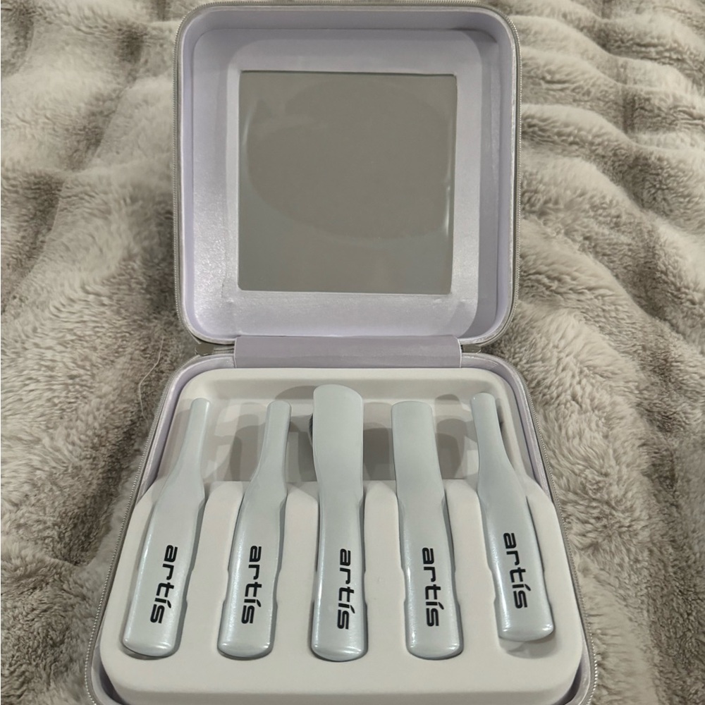 Artis digit brushes never used.